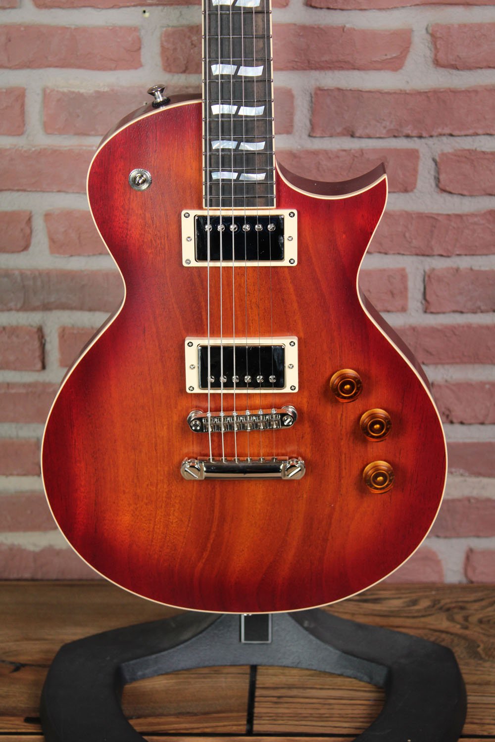 USA Eclipse Open  Grain Amber Cherry Sunburst